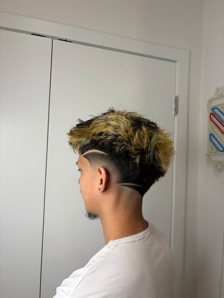 Blonde cut, side profile
